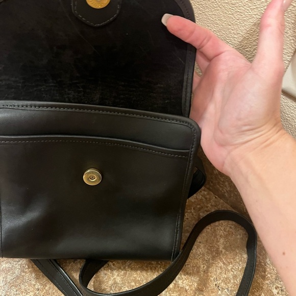 CL Whiting Black and Tan Leather Shoulder Bag - Picture 2 of 5